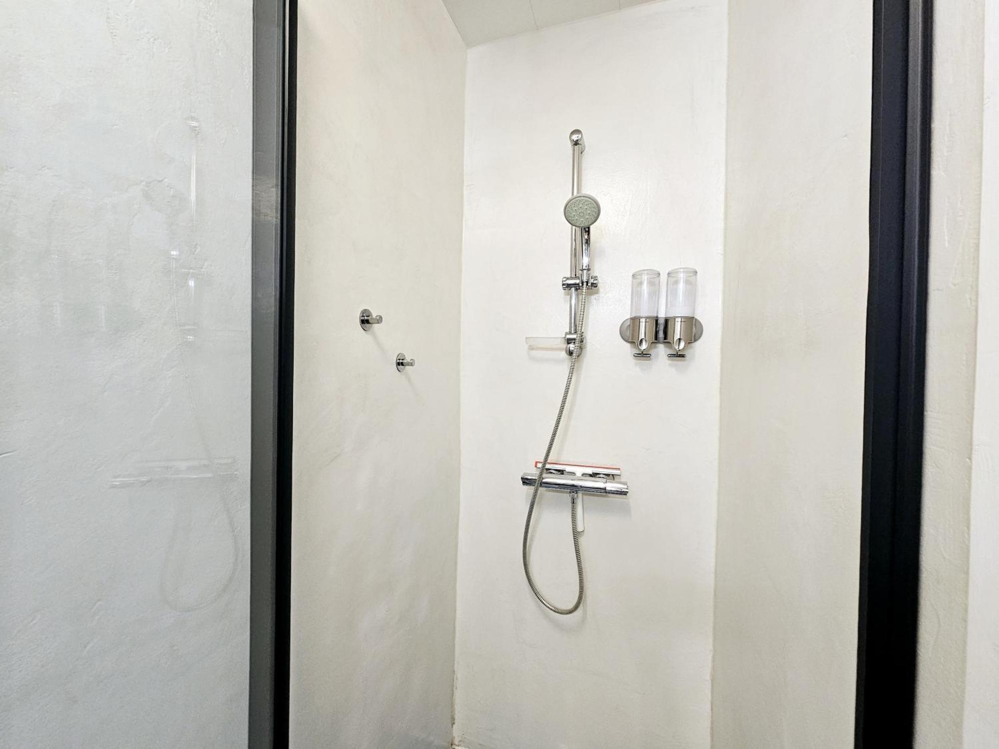 Refuge Urbain - Ideal Pro, Familles & Amis - Le Calme En Hypercentre - Wifi Haut Debit - Netflix - Machine A Laver - Gare, Cathedrale, Commerces, Restaurants & Transports En Commun A Moins De 10 Minutes A Pied Reims Exterior foto